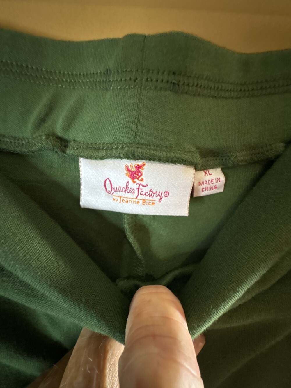 HC1063  Quacker Factory Green Studded Shorts Plus Size XL